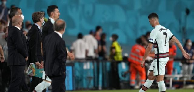 九游手游中心-开局最美妙欧洲杯提早出局 C罗再度怒摔队长袖标！