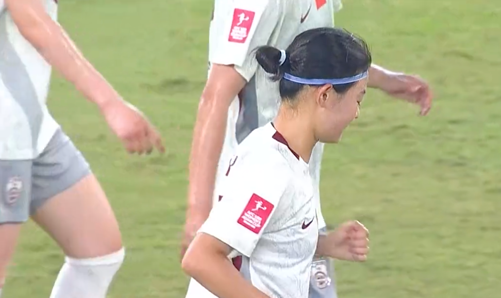 九游手游中心-半场1-0！女足U20吊打泰国，肖亚飞“惊天远射”破门，取胜没悬念